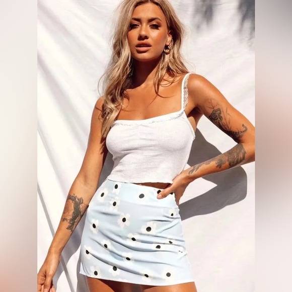 PRINCESS POLLY flower skirt - Picture 5 of 5